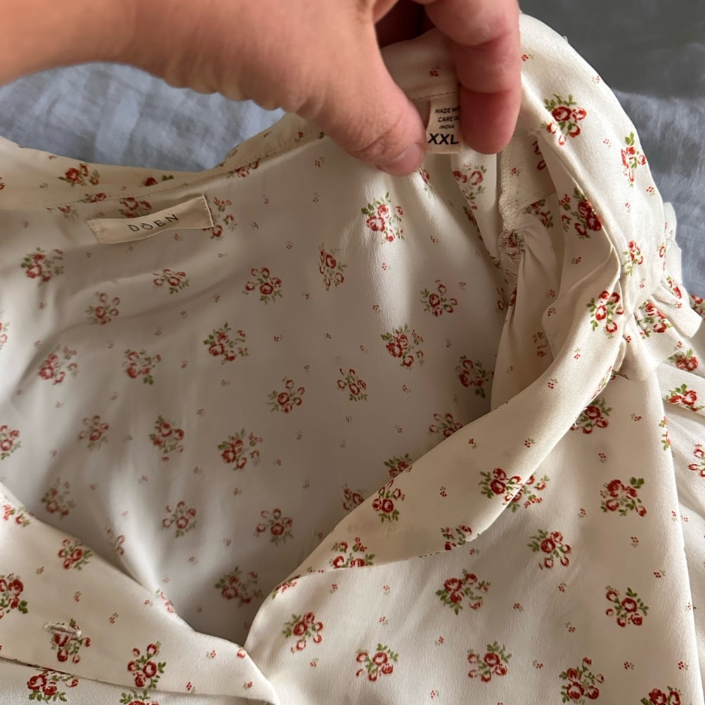 Floral Ruffle Blouse - Picture 2 of 3